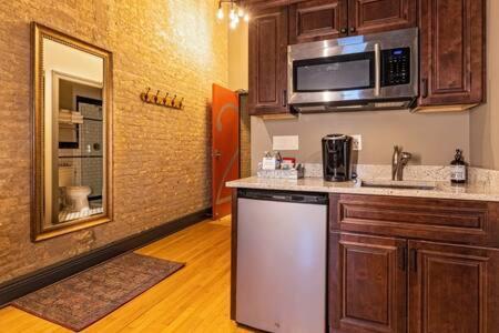 Hip Urban Loft-Small Town Charm-124 Lofts #2 West Dundee ภายนอก รูปภาพ